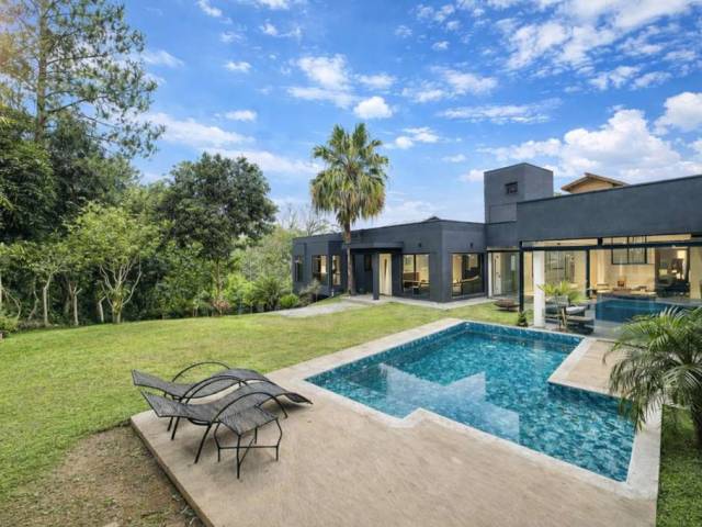 #1348 - Casa para Venda em Embu das Artes - SP